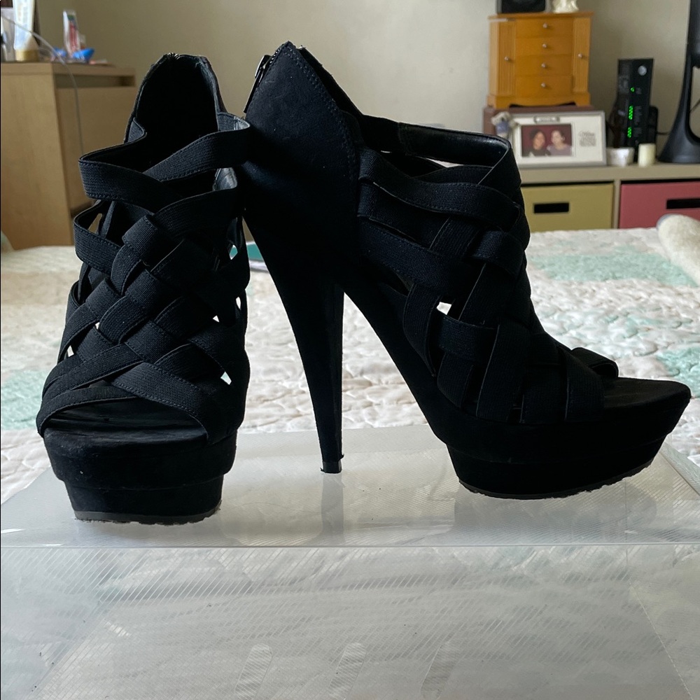 Jessica Simpson Black Strappy Platform Heels